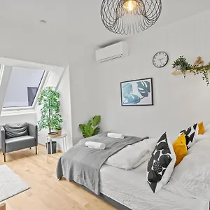  Apartment 1 Min To Public Transport - 3 Min To Supermarket And Pharmacy - On-site Parking For 19,90 Eur Österreich