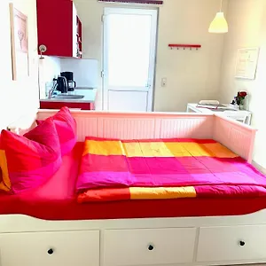 Senfbude - Klein Aber Fein - Wunderschönes Studio-apartment Mit Terrasse Und Stellplatz Apartment